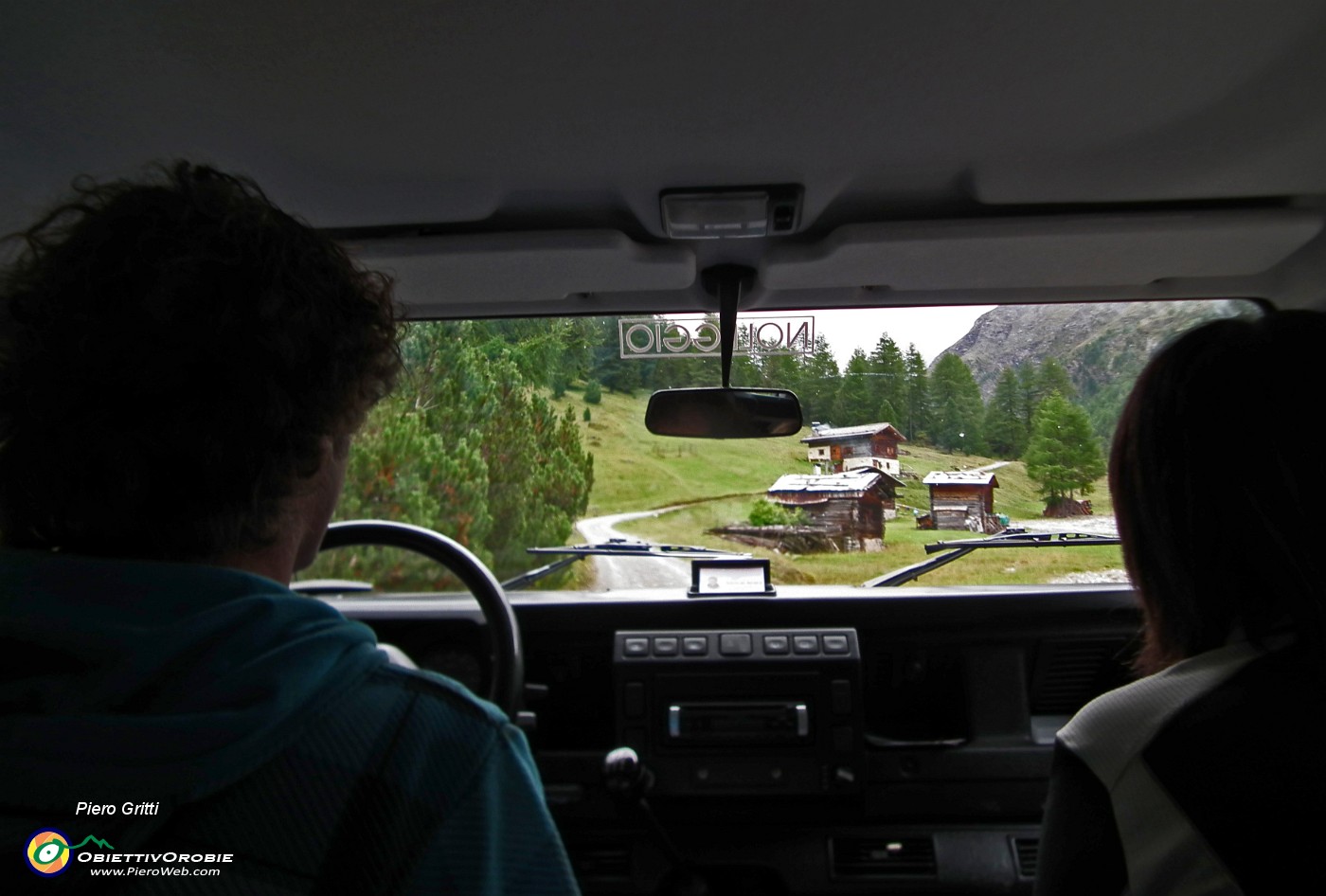 09 In jeep-navetta fino alla Baita del Pastore.JPG